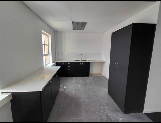 370M² OFFICE TO LET IN FOURWAYS
